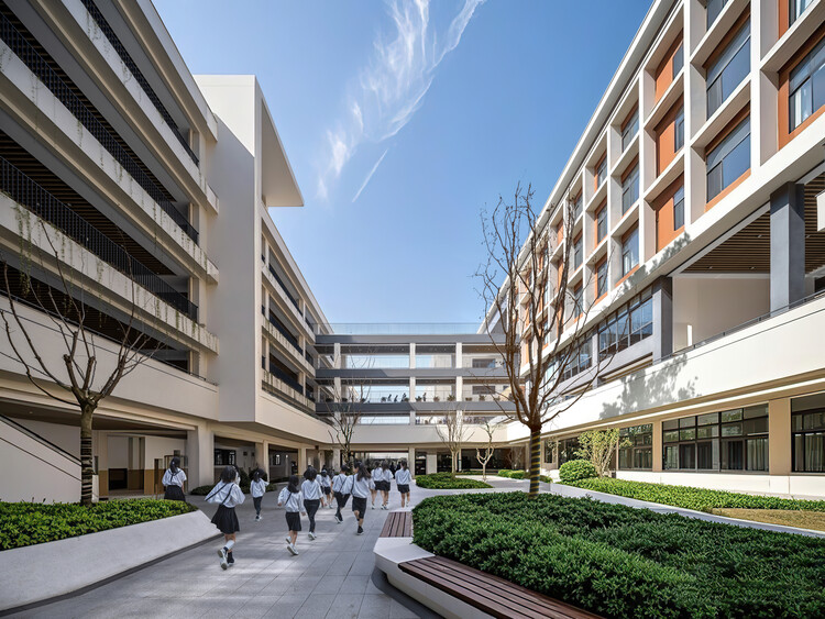 杭州市临平实验中学 / 一方建筑 - 建筑图, 庭院