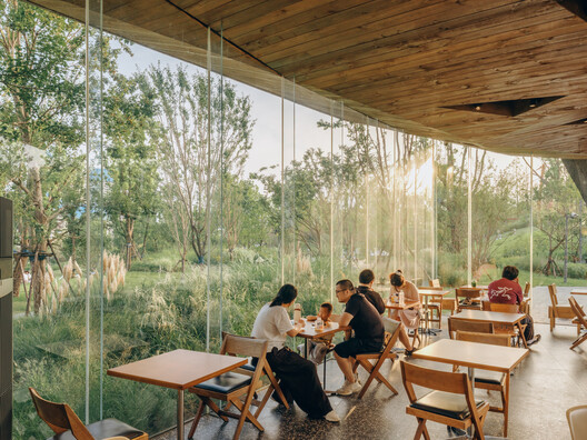 跳舞的小山—武汉麓客岛 / 大料建筑 跳舞的小山—武汉麓客岛 / 大料建筑 - 室内图, 餐厅, 木头, 椅子