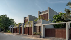 The House of Parallel Walls / PVDRS