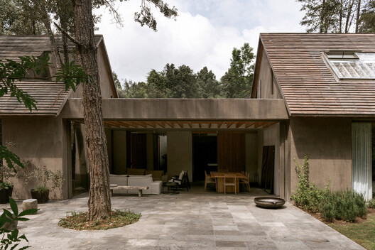 Ananda House / PPAA