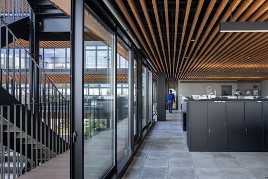 株式会社瑞穂化学总部 / KEY OPERATION INC. / ARCHITECTS 株式会社瑞穂化学总部 / KEY OPERATION INC. / ARCHITECTS - 室内图, 厨房