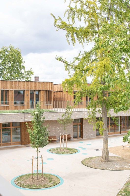 Hélène Carrère d'Encausse 校园综合体 / archi5 + bureau faceB - 建筑图, 庭院