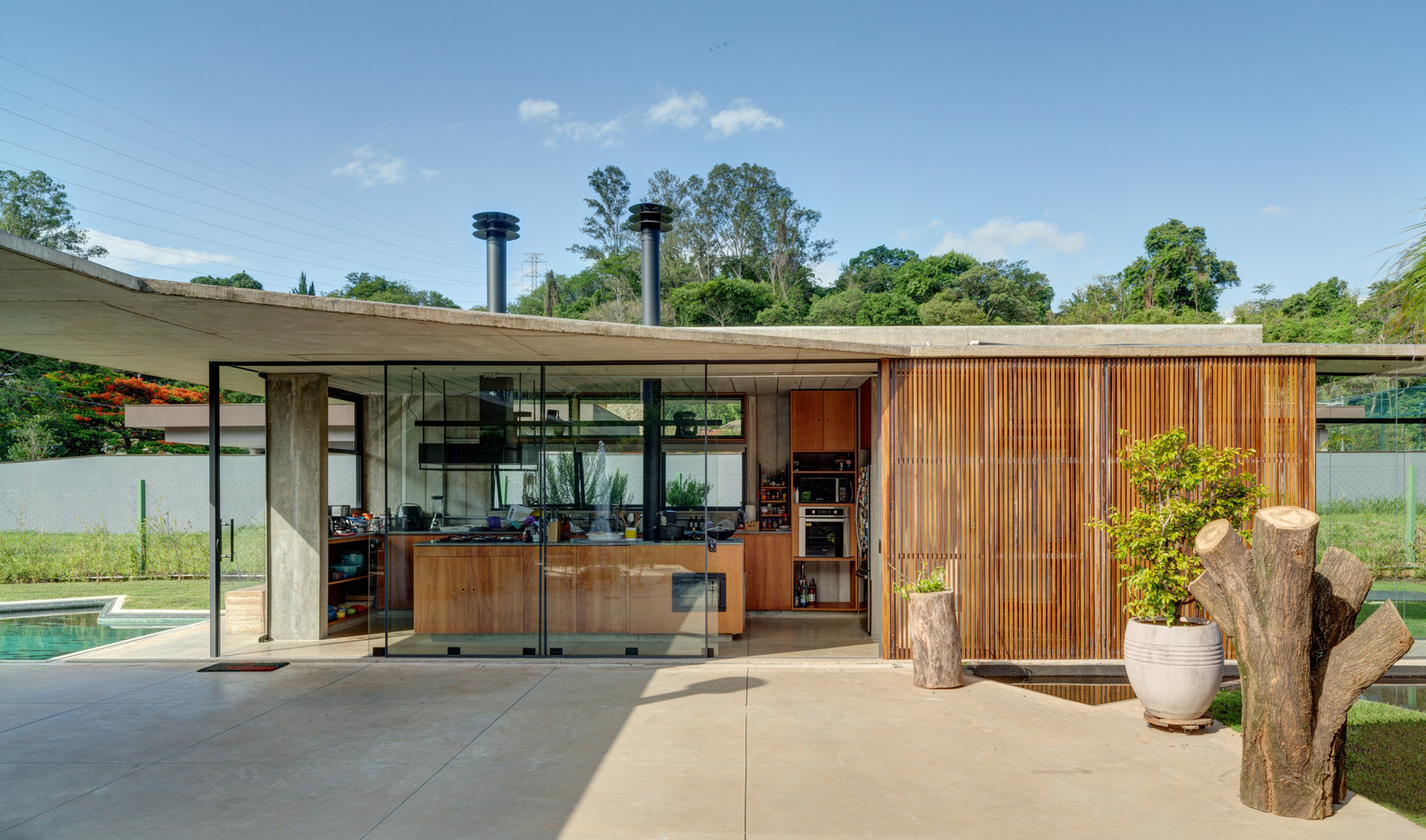 Casa em Vinhedo / Apiacás Arquitetos