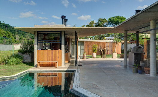 Casa em Vinhedo / Apiacás Arquitetos - Imagem 9 de 23