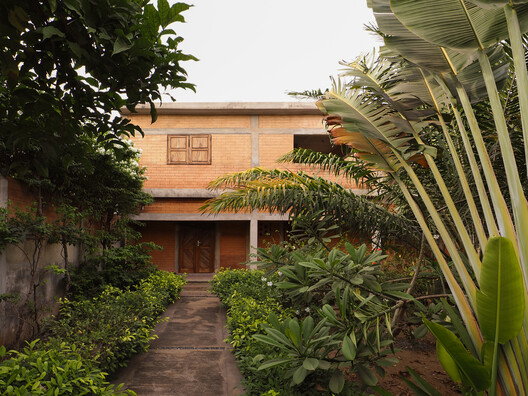 Adakpame Guesthouse / Studio NEiDA