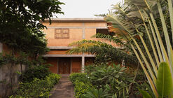 Adakpame Guesthouse / Studio NEiDA