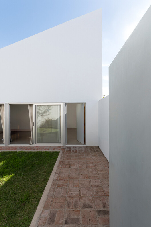 Casa en el árbol/almohadilla para perros: fotografía de exteriores, hormigón