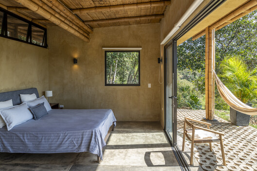 Retiro en Nocaima / Obreval - Fotografía interior, Dormitorio, Madera, Sillas