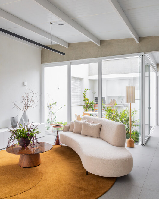 Casa Yano / Peninsula Arquitetura - fotografía de interiores, salón, iluminación, mesas, sillas