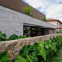 Casa Sucupira / Rodrigo Vilas Boas Arquitetos - fotografía exterior, azulejos, jardín, hormigón
