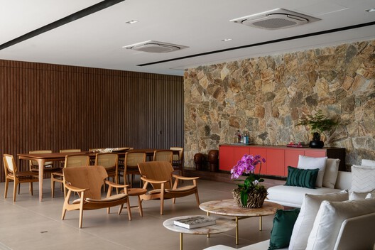 Casa Sucupira  / Rodrigo Vilas Boas Arquitetos - Fotografía interior, Madera, Mesas, Sillas