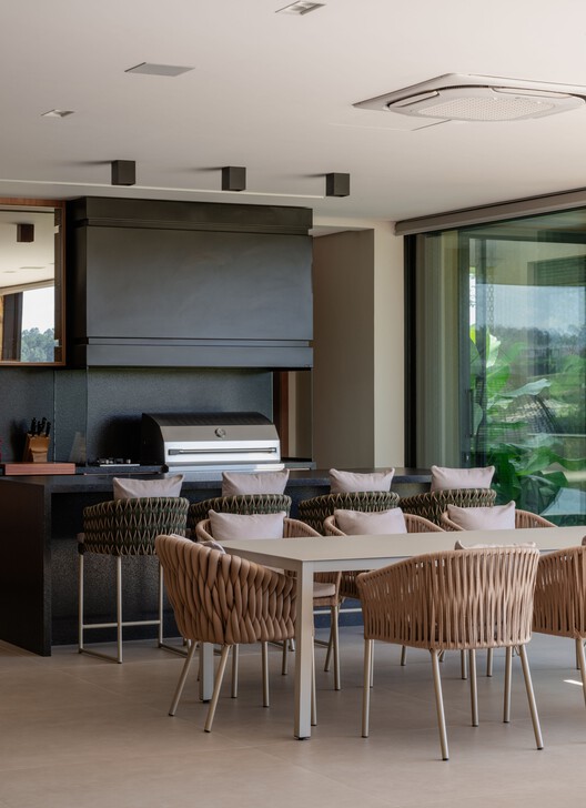 Casa Sucupira  / Rodrigo Vilas Boas Arquitetos - Fotografía interior, Comedor, Madera, Sillas, Mesas