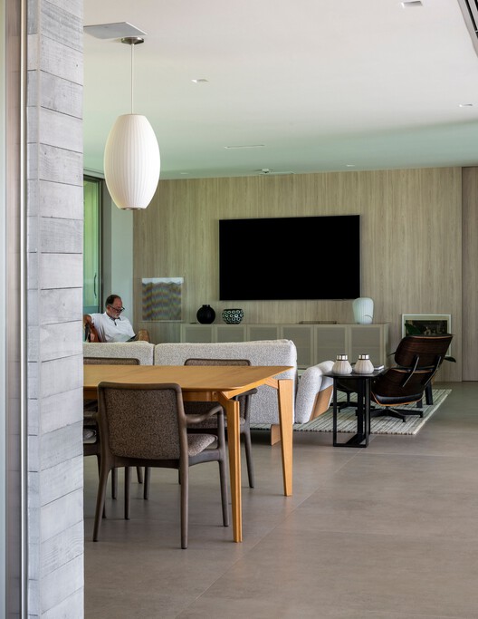 Casa TOT / Celso Laetano Arquitetura - Fotografia de Interiores, Sala de Jantar, Madeira, Mesa, Cadeira, Sofá, Iluminação