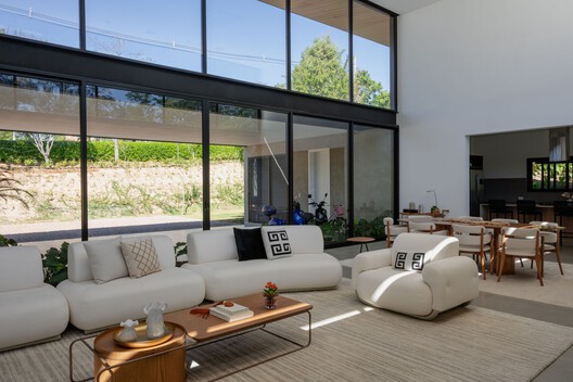 Casa Vila Real Itu / Alexandre Chaguri Arquitetura Casa Vila Real Itu / Alexandre Chaguri Arquitetura - Fotografia de Exterior, Sofá, Madeira, Mesa, Cadeira