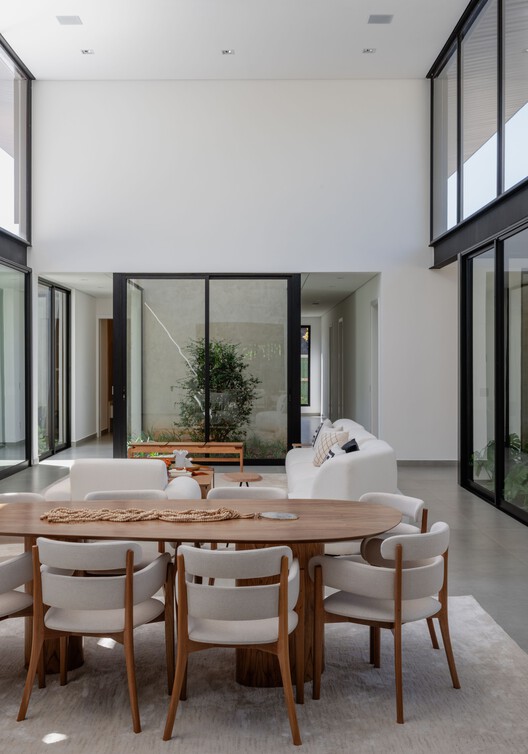 Casa Vila Real Itu / Alexandre Chaguri Arquitetura Casa Vila Real Itu / Alexandre Chaguri Arquitetura - Fotografia de Interiores, Sala de Jantar, Madeira, Mesa, Cadeira
