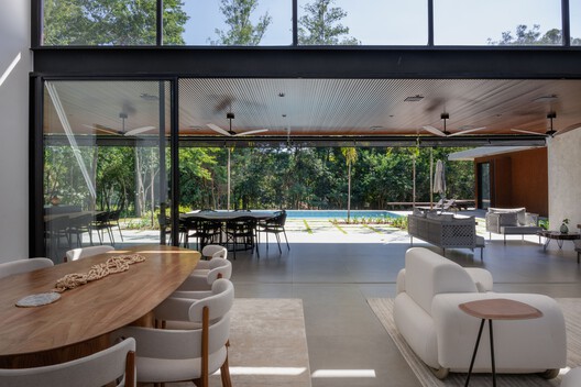 Casa Vila Real Itu / Alexandre Chaguri Arquitetura Casa Vila Real Itu / Alexandre Chaguri Arquitetura - Fotografia de Exterior, Madeira, Mesa, Cadeira, Porta, Vidro, Pátio