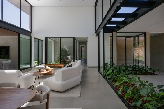 Casa Vila Real Itu / Alexandre Chaguri Arquitetura Casa Vila Real Itu / Alexandre Chaguri Arquitetura - Fotografia de Interiores, Sala de Estar, Porta, Aido