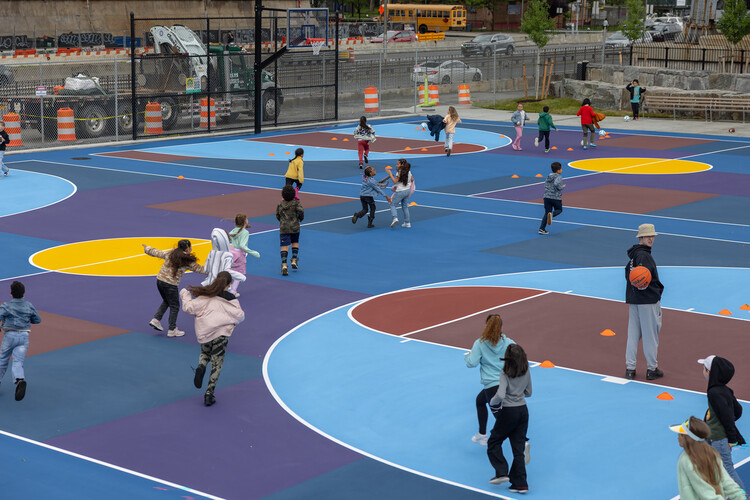 东区河畔公园 / BIG - 室内图