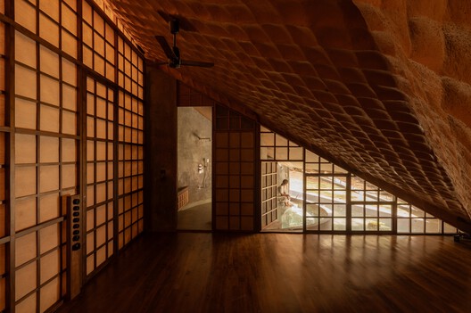 桥屋 / Wallmakers - 室内图, 木头, 灯