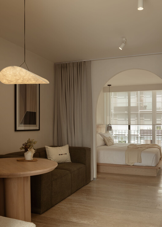 Residencias Edgar Allan Poe / De Rungs Arquitectos + Firmaa - Fotografía interior, Dormitorio, Madera, Iluminación, Camas