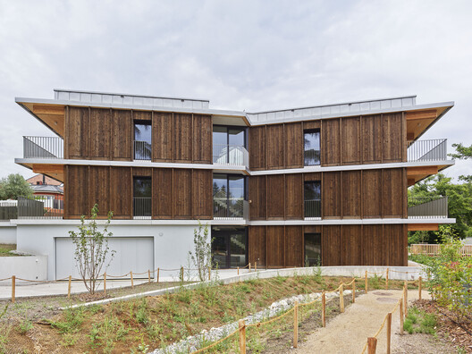 Um Lar para Idosos / acau architecture Um Lar para Idosos / acau architecture - Fotografia de Exterior, Madeira, Balcão