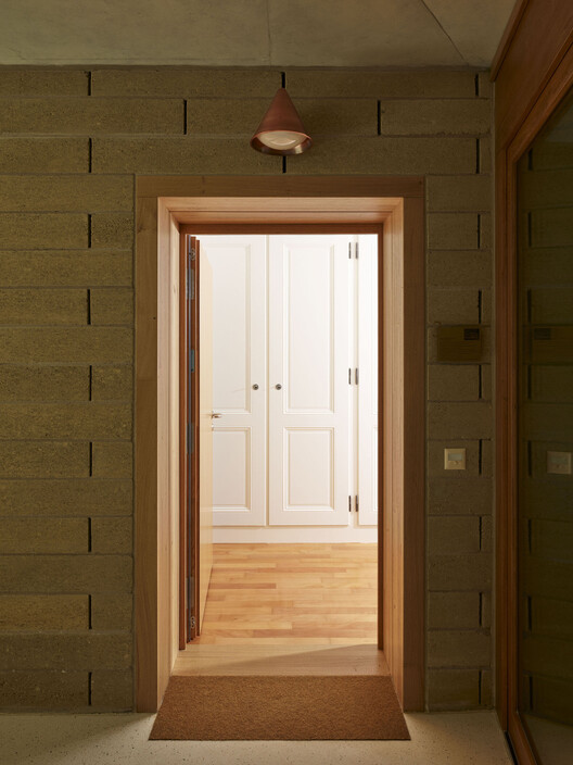 Um Lar para Idosos / acau architecture Um Lar para Idosos / acau architecture - Fotografia de Interiores, Madeira, Porta