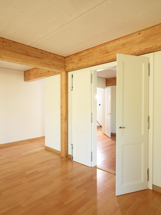 Um Lar para Idosos / acau architecture - Fotografia de Interiores, Madeira, Porta