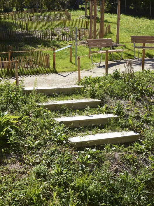 Um Lar para Idosos / acau architecture Um Lar para Idosos / acau architecture - Fotografia de Exterior, Madeira, Jardim, Escada