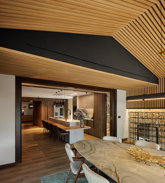 Moradia do Retiro / Ricardo Azevedo Arquitecto - Fotografia de Interiores, Madeira, Iluminação, Mesa, Cadeira, Viga