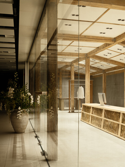 谷仓里 / 非知名设计工作室 - 室内图, 木头, 玻璃