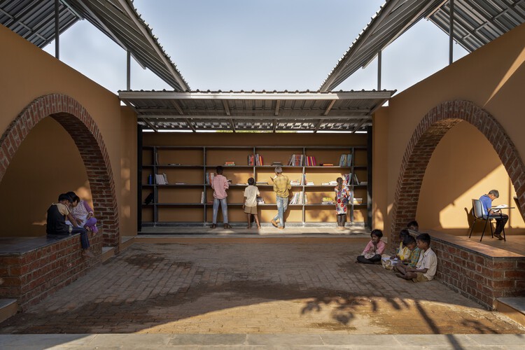 Tiempo y espacio para leer, reunirse y cuidar: 7 bibliotecas comunitarias en entornos remotos y periféricos - Imagen 12 de 23