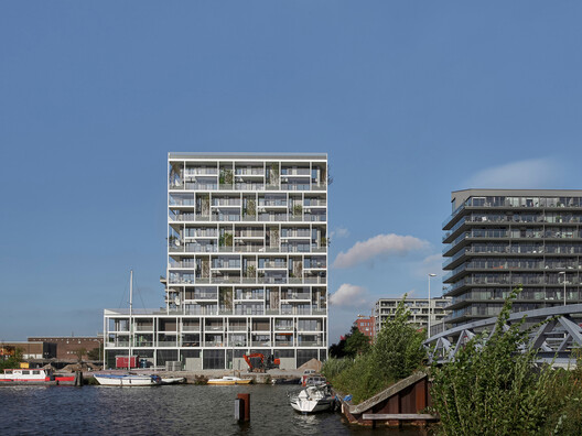 Stories Residential Building / Olaf Gipser Architects