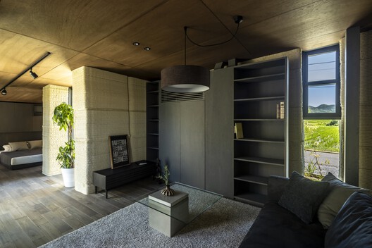 利布 B 型土坯房 / Lib Work Co., Ltd.  + Arup + ogawaa design studio + Studio QTN - 室内图, 木头, 灯, 沙发, 椅子, 桌子