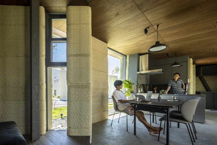 利布 B 型土坯房 / Lib Work Co., Ltd.  + Arup + ogawaa design studio + Studio QTN - 室内图, 木头, 椅子