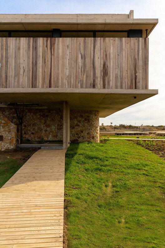 Casa El Salvaje / Sol Galliano - fotografía exterior, madera