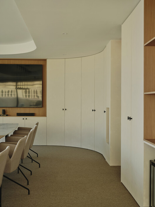 Sede/Estudio de Anaford: fotografía de interiores, madera, luces, sillas