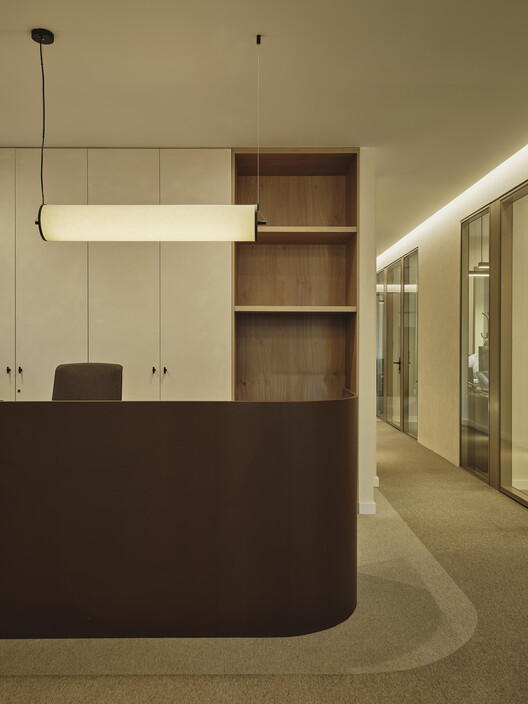 Sede/Estudio de Anaford: fotografía de interiores, armarios, madera, iluminación, sillas