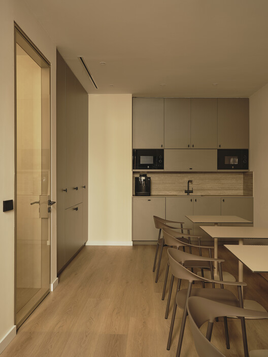 Sede/estudio de Anaford: fotografía de interiores, cocina, madera, iluminación, sillas, encimeras