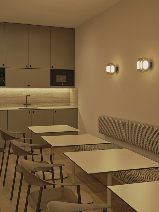 Sede Central de Anaford / Destudio Sede Central de Anaford / Destudio - Fotografía interior, Madera, Mesas, Iluminación, Sillas