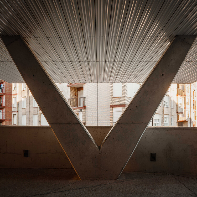 Faveker’s Tailor-Made Tiled Facade Brings Personality and Efficiency to the New Muskiz Secondary School - Image 3 of 4