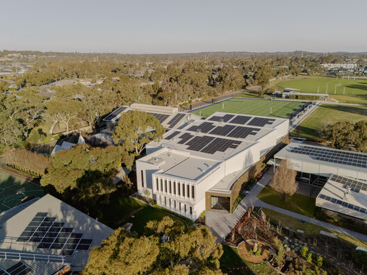 Coonawarra Willam Aquatic Center - Ivanhoe Grammar School / Peddle Thorp Architects - Exterior Photography, Aerial View Photography