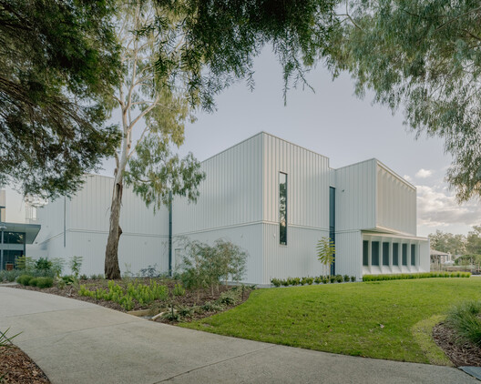 Coonawarra Willam Aquatic Center - Ivanhoe Grammar School / Peddle Thorp Architects - Exterior Photography