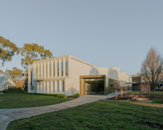 Coonawarra Willam Aquatic Center - Ivanhoe Grammar School / Peddle Thorp Architects - Exterior Photography, Concrete