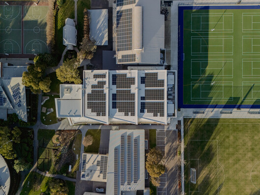 Coonawarra Willam Aquatic Center - Ivanhoe Grammar School / Peddle Thorp Architects - Exterior Photography, Aerial View Photography