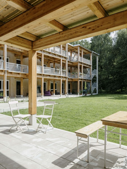 Conjunto Residencial Wohnen Hoch Drei / Limbrock Tubbesing Architekten - Fotografia de Interiores, Madeira, Balcão