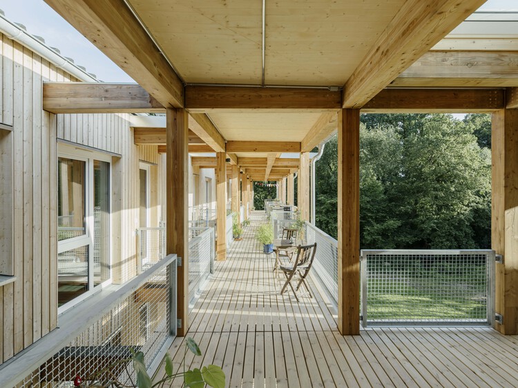 Conjunto Residencial Wohnen Hoch Drei / Limbrock Tubbesing Architekten - Fotografia de Interiores, Madeira, Balcão