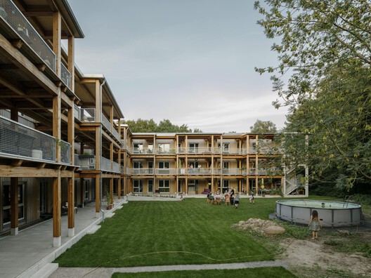 Conjunto Residencial Wohnen Hoch Drei / Limbrock Tubbesing Architekten - Imagem 6 de 23