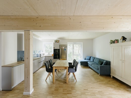 Conjunto Residencial Wohnen Hoch Drei / Limbrock Tubbesing Architekten - Fotografia de Interiores, Madeira, Cadeira