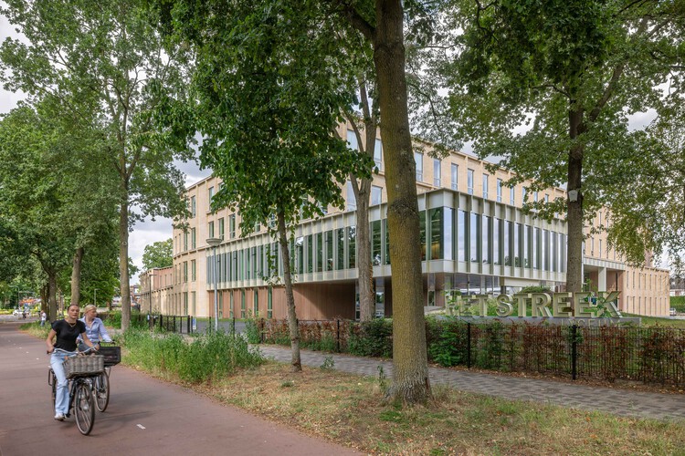 Het Streek Lyceum School / Atelier van Berlo + Ector Hoogstad Architecten - Exterior Photography