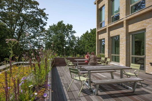 Het Streek Lyceum School / Atelier van Berlo + Ector Hoogstad Architecten Het Streek Lyceum School / Atelier van Berlo + Ector Hoogstad Architecten - Exterior Photography, Garden, Balcony, Deck, Courtyard